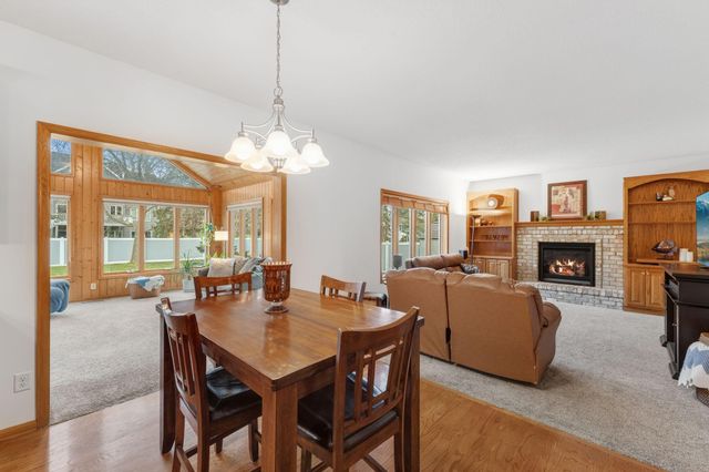 10129 Horseshoe Trail, Eden Prairie, MN 55347