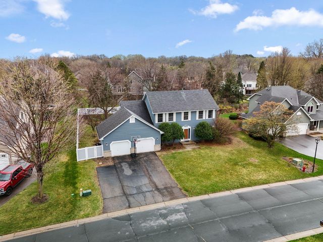 10129 Horseshoe Trail, Eden Prairie, MN 55347