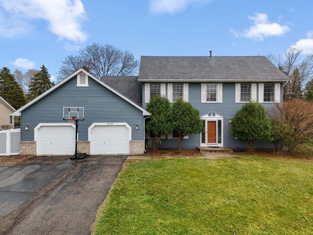 10129 Horseshoe Trail, Eden Prairie, MN 55347