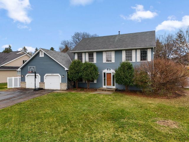 10129 Horseshoe Trail, Eden Prairie, MN 55347