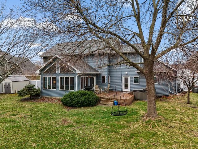 10129 Horseshoe Trail, Eden Prairie, MN 55347