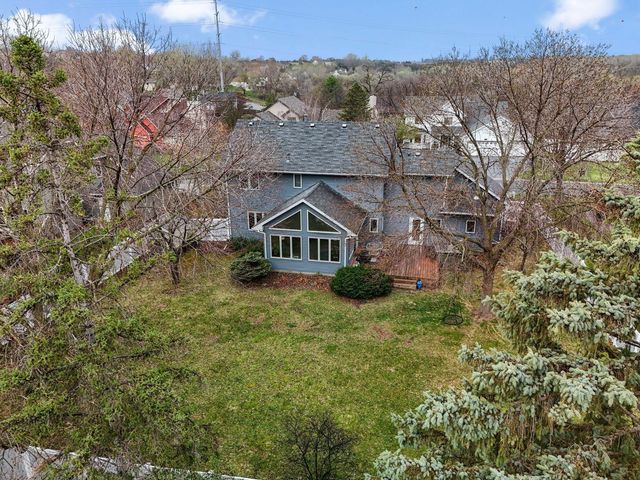 10129 Horseshoe Trail, Eden Prairie, MN 55347