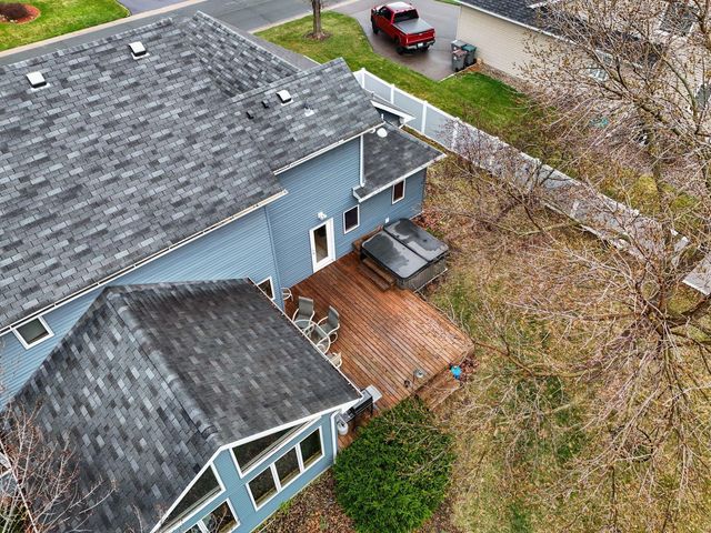 10129 Horseshoe Trail, Eden Prairie, MN 55347