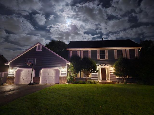 10129 Horseshoe Trail, Eden Prairie, MN 55347