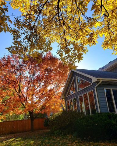 10129 Horseshoe Trail, Eden Prairie, MN 55347