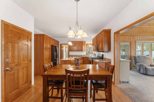 10129 Horseshoe Trail, Eden Prairie, MN 55347