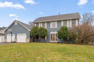 10129 Horseshoe Trail, Eden Prairie, MN 55347