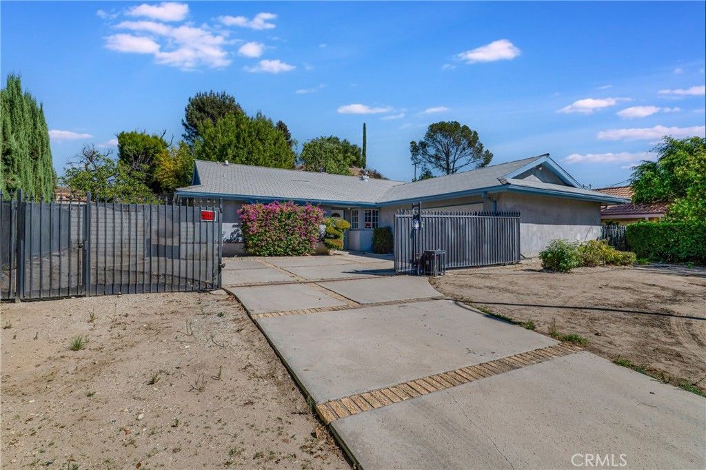 12296 Woodley, Granada Hills, CA 91344