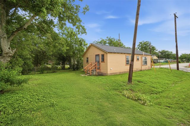101 Outlar Road, Wharton, TX 77488