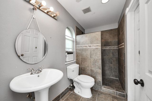 1904 Stonegrove Court, Pearland, TX 77581