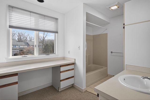 15 Poppasquash Rd 15, North Attleboro, MA 02760