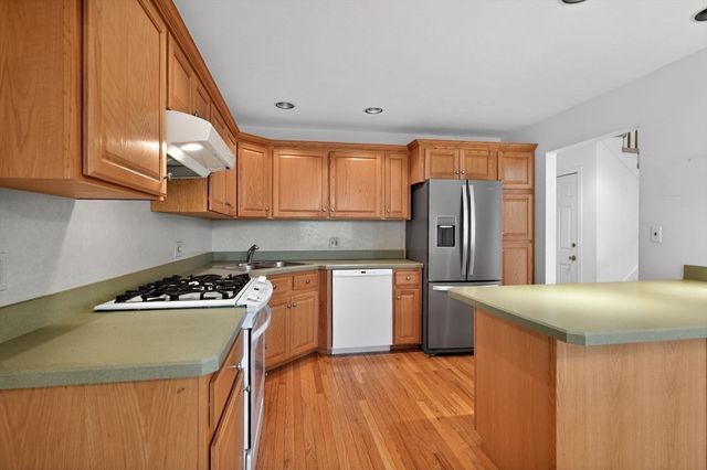 15 Poppasquash Rd 15, North Attleboro, MA 02760