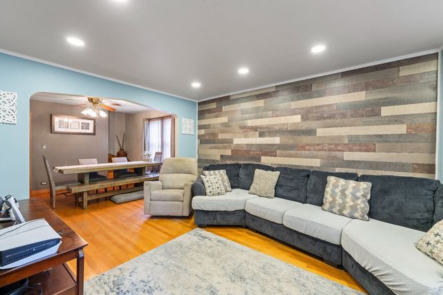 5300 S Narragansett Avenue, Chicago, IL 60638