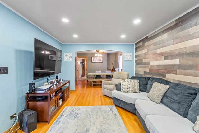 5300 S Narragansett Avenue, Chicago, IL 60638
