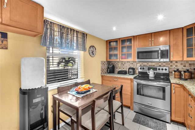 3910 Inverrary Boulevard 308-B, Lauderhill, FL 33319
