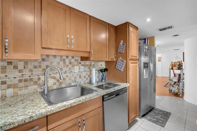 3910 Inverrary Boulevard 308-B, Lauderhill, FL 33319