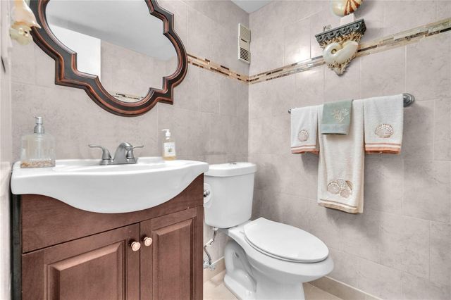 3910 Inverrary Boulevard 308-B, Lauderhill, FL 33319