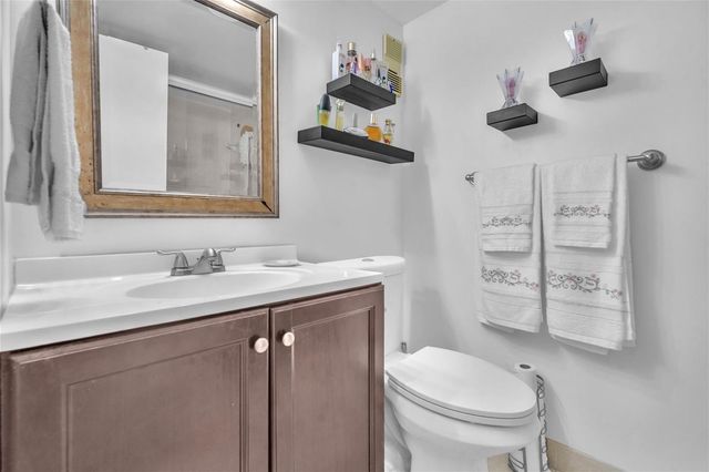 3910 Inverrary Boulevard 308-B, Lauderhill, FL 33319