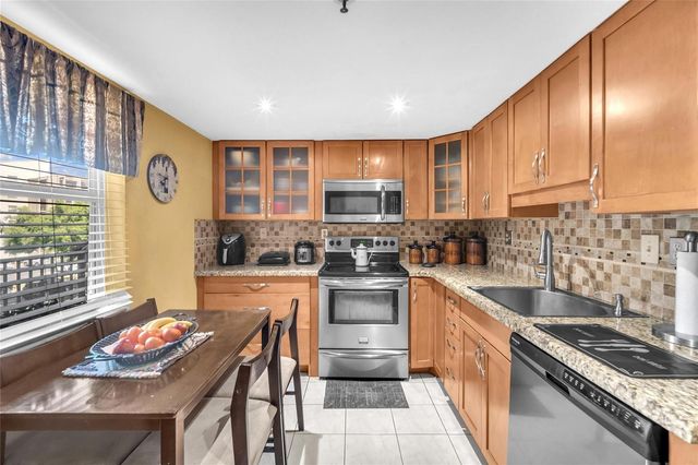 3910 Inverrary Boulevard 308-B, Lauderhill, FL 33319