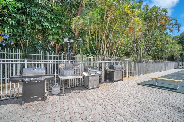 3910 Inverrary Boulevard 308-B, Lauderhill, FL 33319