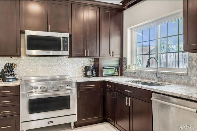 9 Modoc Trail, Kirkwood, MO 63122