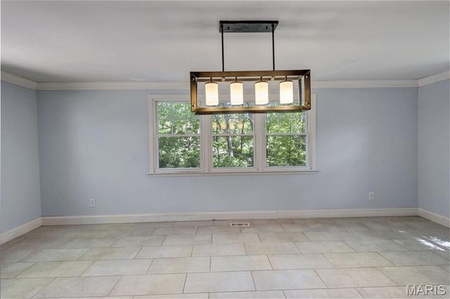 9 Modoc Trail, Kirkwood, MO 63122