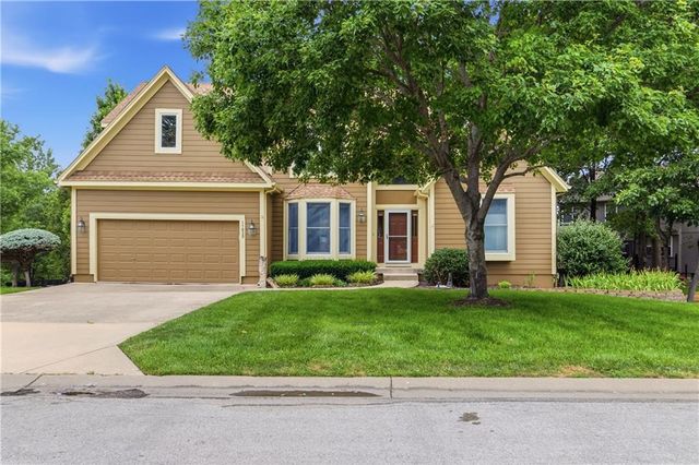 11820 Skyview Lane, Olathe, KS 66061