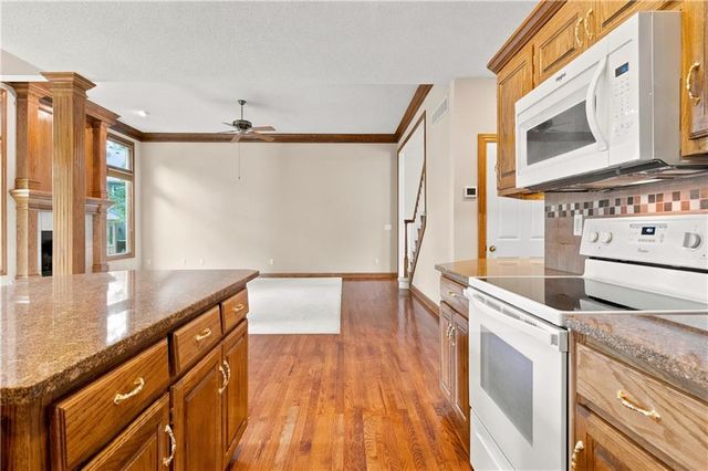 11820 Skyview Lane, Olathe, KS 66061