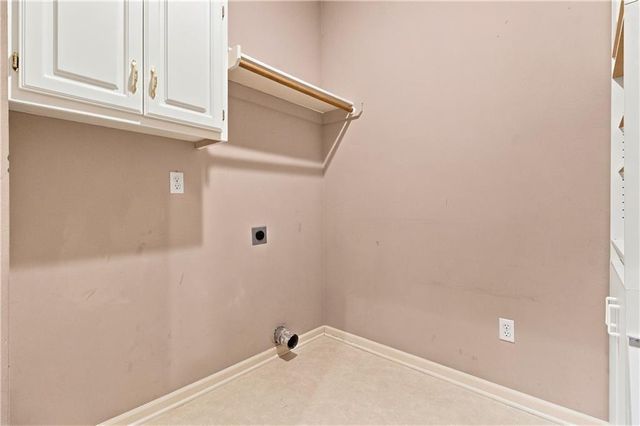 11820 Skyview Lane, Olathe, KS 66061