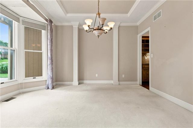 11820 Skyview Lane, Olathe, KS 66061