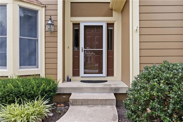 11820 Skyview Lane, Olathe, KS 66061
