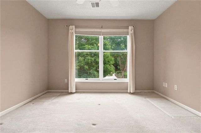11820 Skyview Lane, Olathe, KS 66061