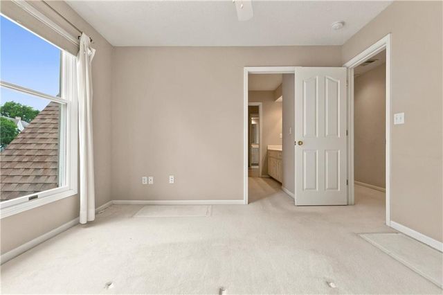11820 Skyview Lane, Olathe, KS 66061