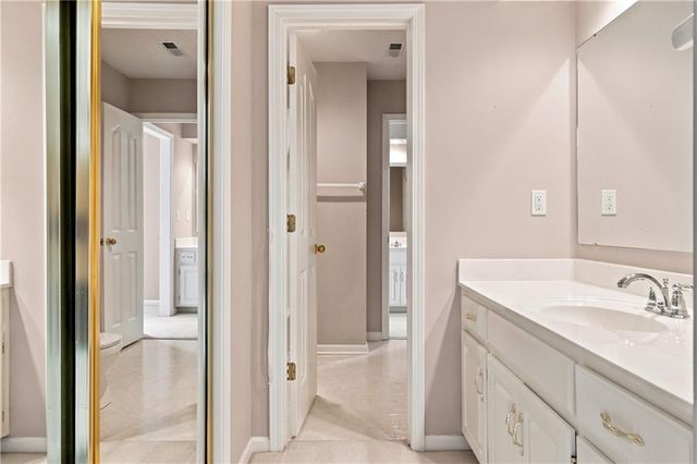 11820 Skyview Lane, Olathe, KS 66061