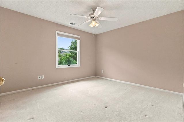11820 Skyview Lane, Olathe, KS 66061