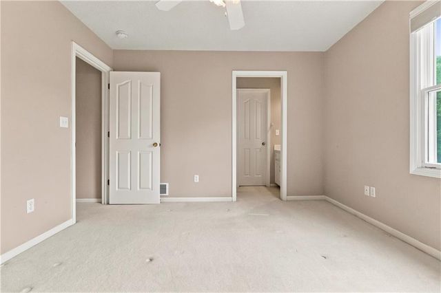 11820 Skyview Lane, Olathe, KS 66061