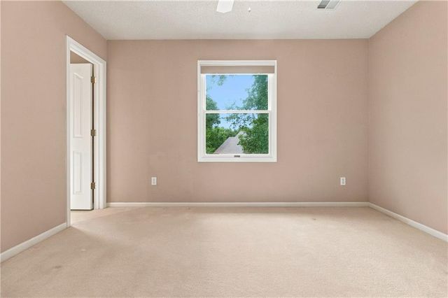 11820 Skyview Lane, Olathe, KS 66061