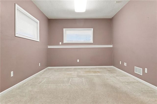 11820 Skyview Lane, Olathe, KS 66061