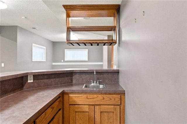 11820 Skyview Lane, Olathe, KS 66061