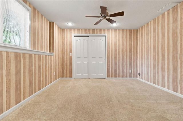 11820 Skyview Lane, Olathe, KS 66061