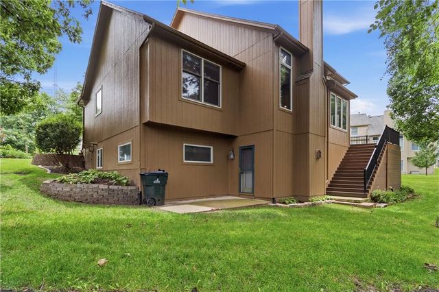 11820 Skyview Lane, Olathe, KS 66061