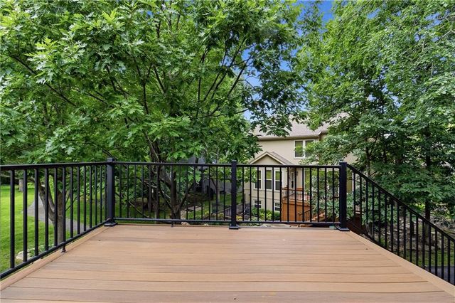 11820 Skyview Lane, Olathe, KS 66061