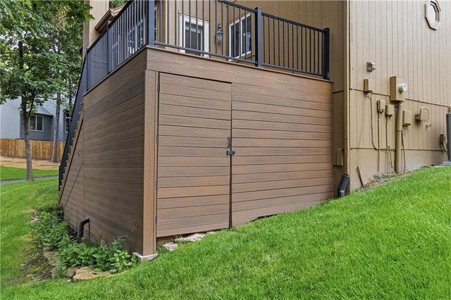 11820 Skyview Lane, Olathe, KS 66061