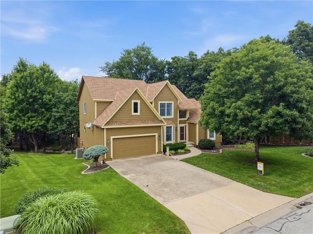 11820 Skyview Lane, Olathe, KS 66061