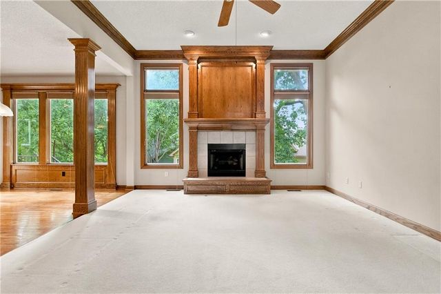 11820 Skyview Lane, Olathe, KS 66061