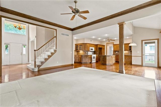 11820 Skyview Lane, Olathe, KS 66061