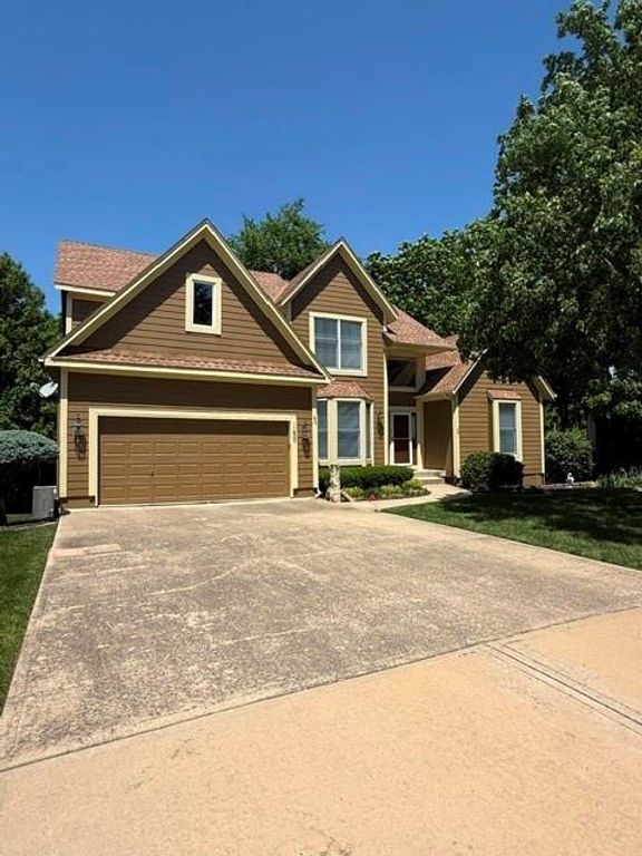 11820 Skyview Lane, Olathe, KS 66061