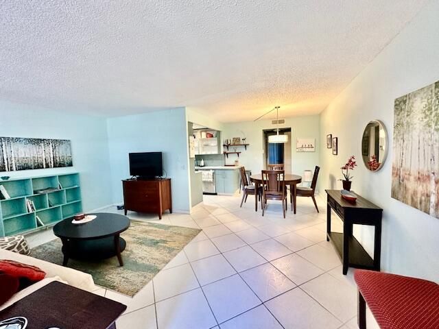 2070 Cornwall D, Boca Raton, FL 33434