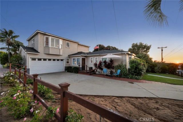 744 10th, Manhattan Beach, CA 90266