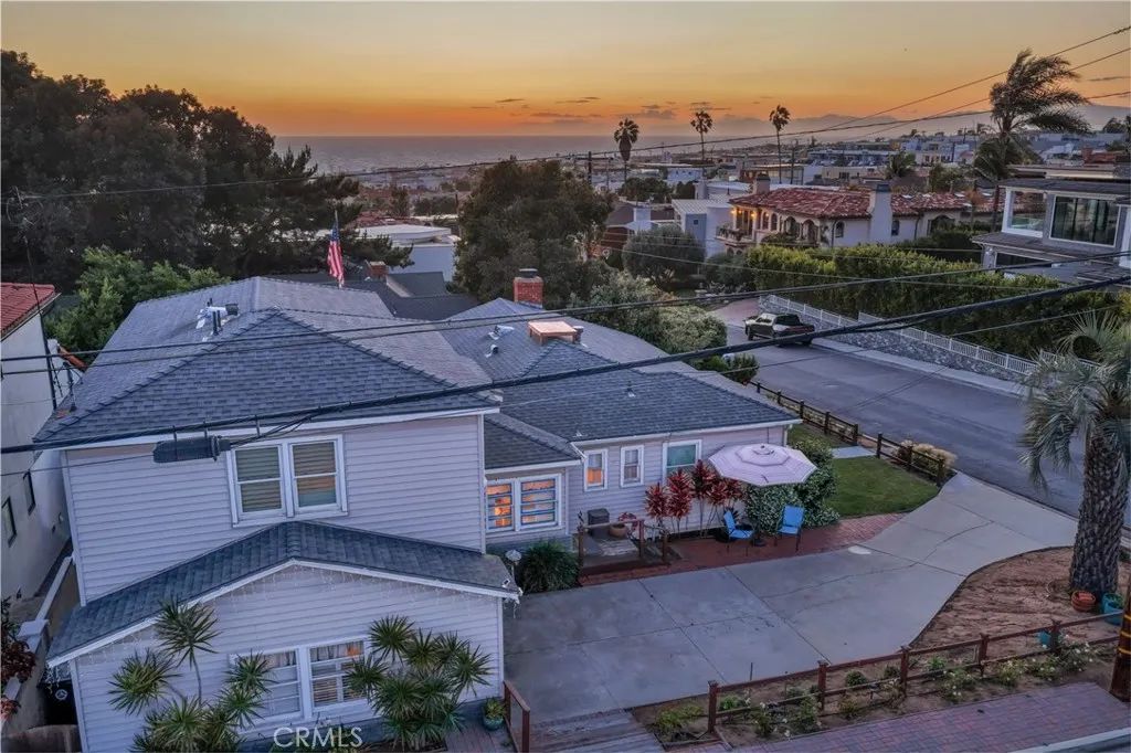 744 10th, Manhattan Beach, CA 90266